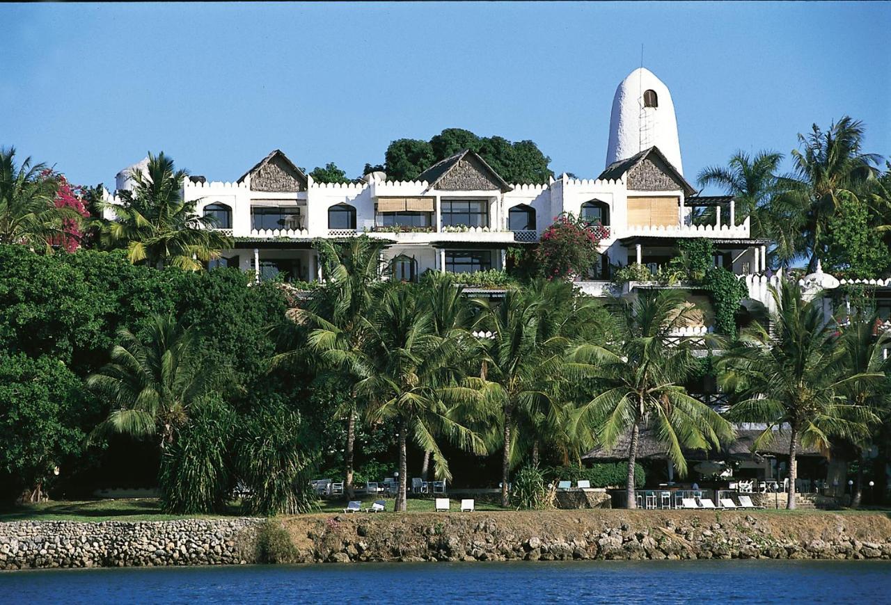 Tamarind Village Hotel Apartments Момбаса Екстериор снимка