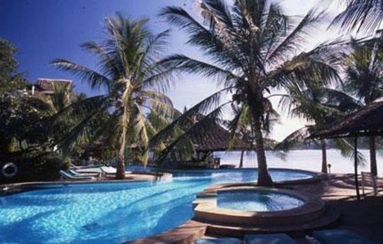 Tamarind Village Hotel Apartments Момбаса Екстериор снимка