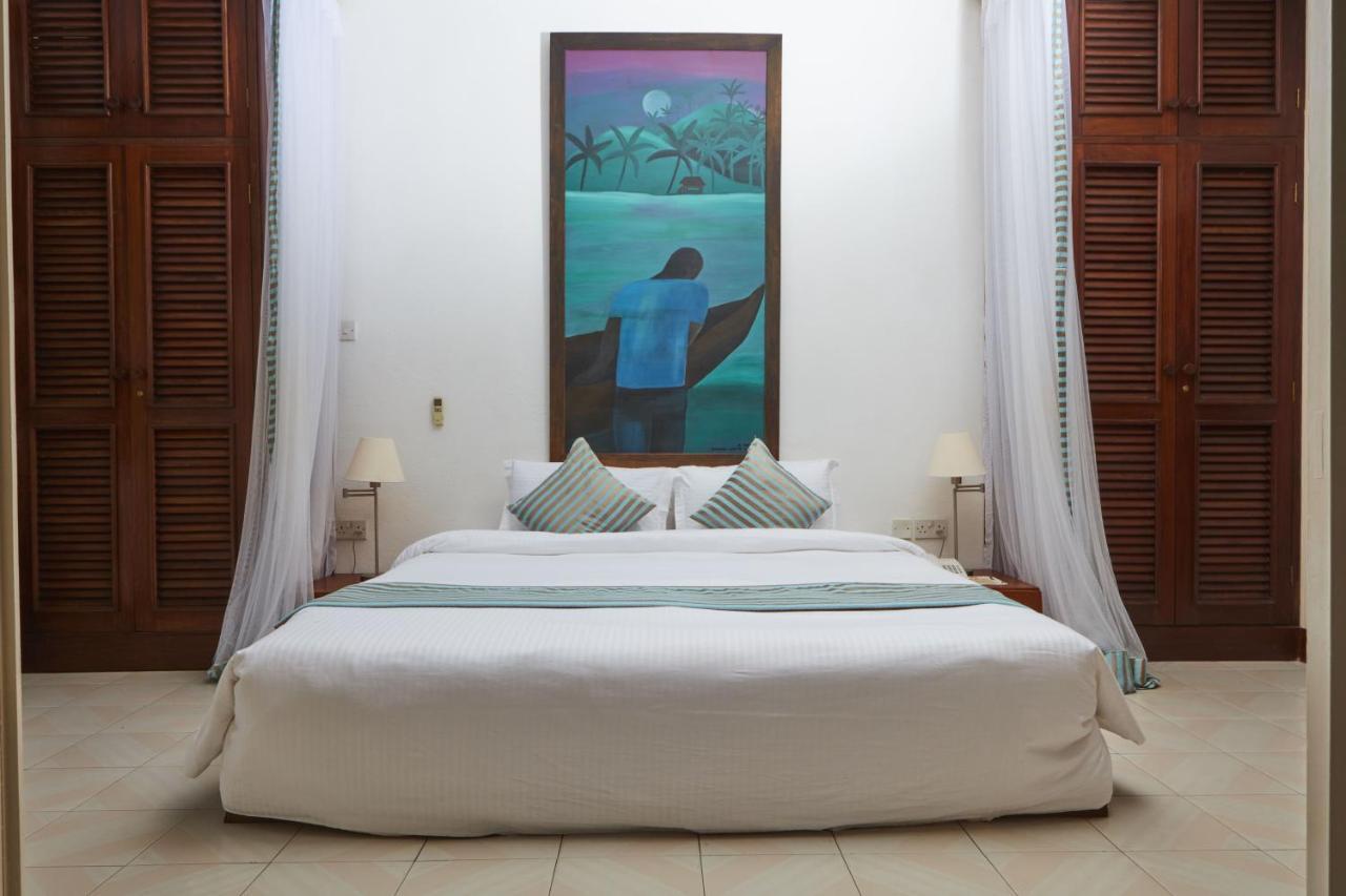 Tamarind Village Hotel Apartments Момбаса Екстериор снимка
