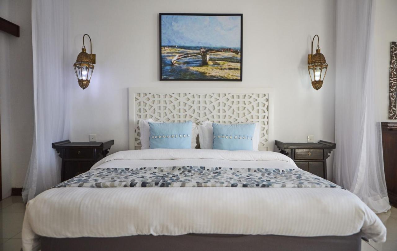 Tamarind Village Hotel Apartments Момбаса Екстериор снимка