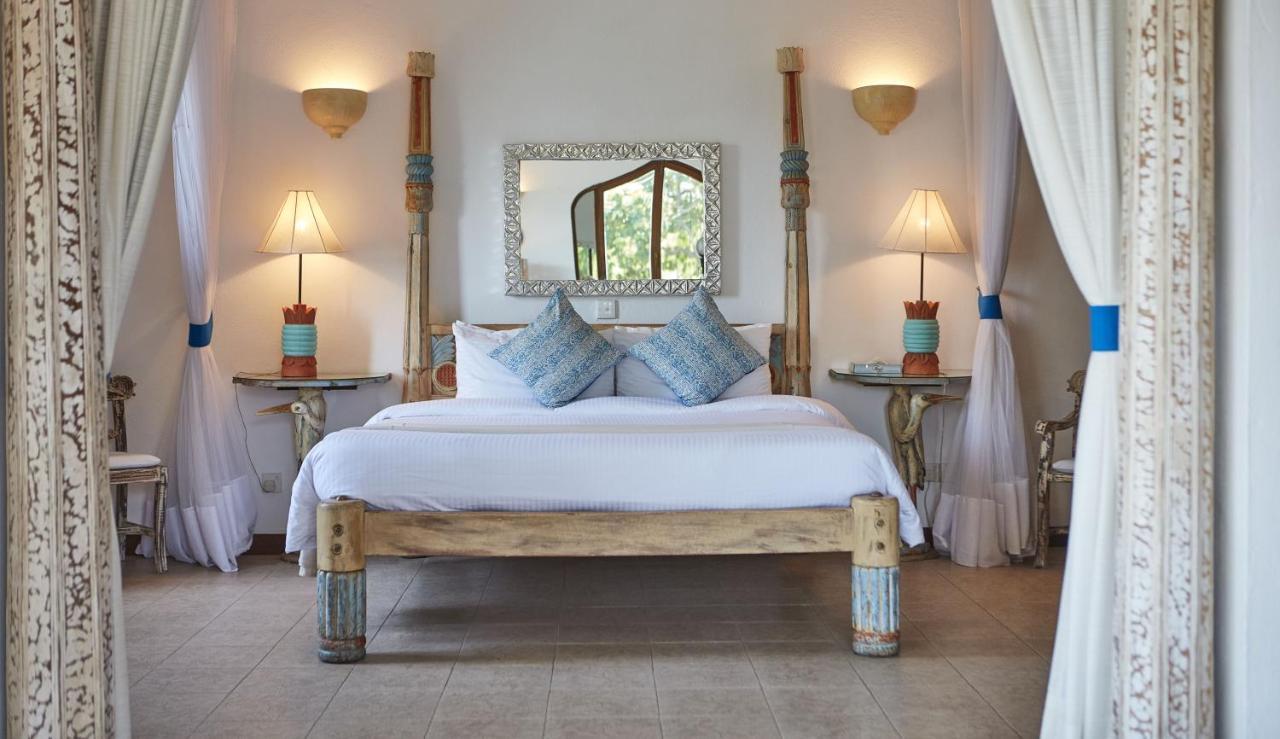 Tamarind Village Hotel Apartments Момбаса Екстериор снимка