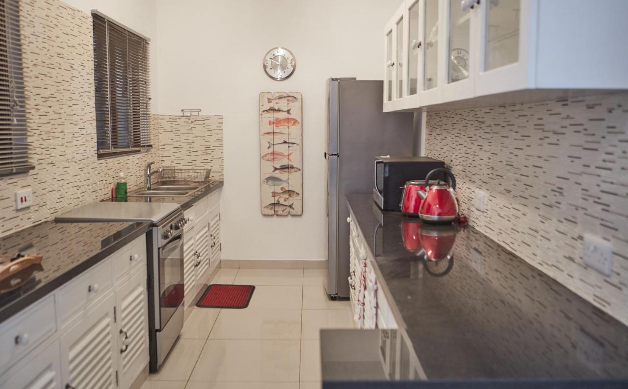 Tamarind Village Hotel Apartments Момбаса Екстериор снимка