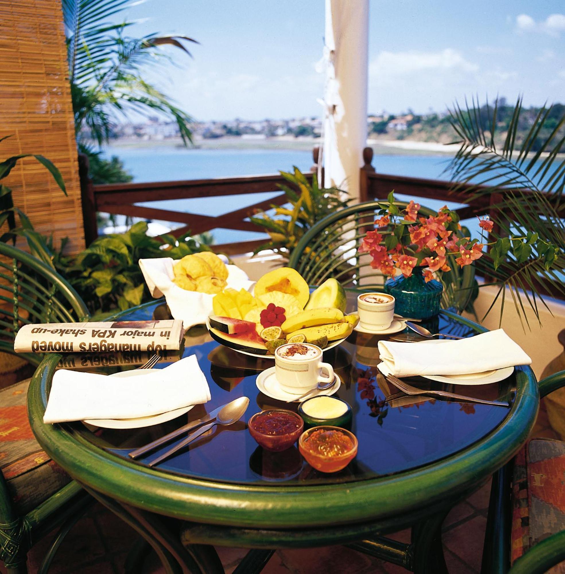 Tamarind Village Hotel Apartments Момбаса Екстериор снимка